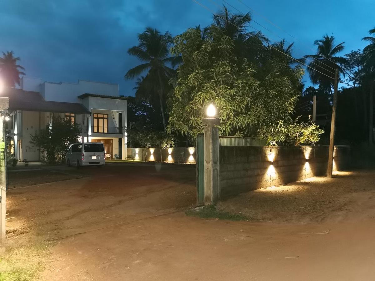 Ruwinsons Canal Garden Anuradhapura Buitenkant foto