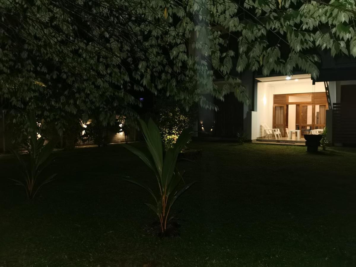 Ruwinsons Canal Garden Anuradhapura Buitenkant foto