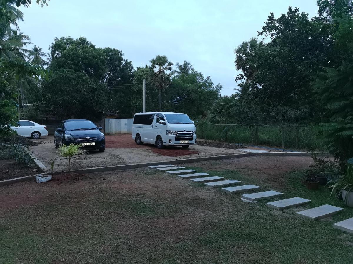 Ruwinsons Canal Garden Anuradhapura Buitenkant foto