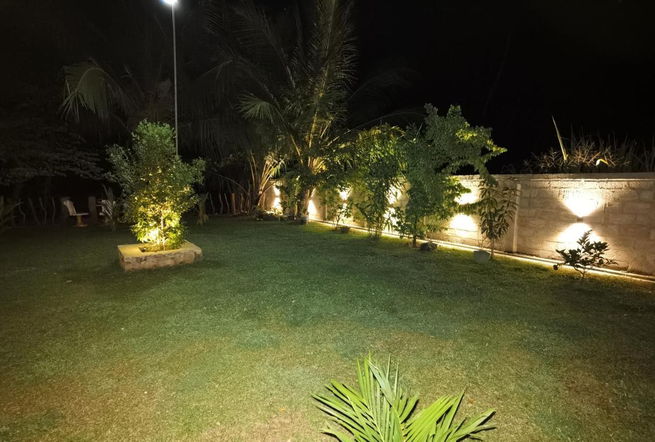 Ruwinsons Canal Garden Anuradhapura Buitenkant foto