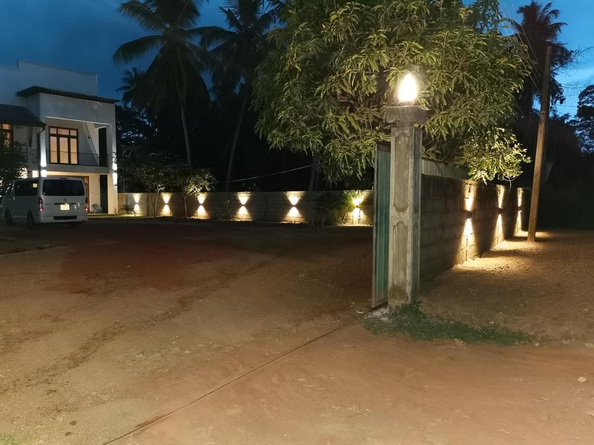 Ruwinsons Canal Garden Anuradhapura Buitenkant foto