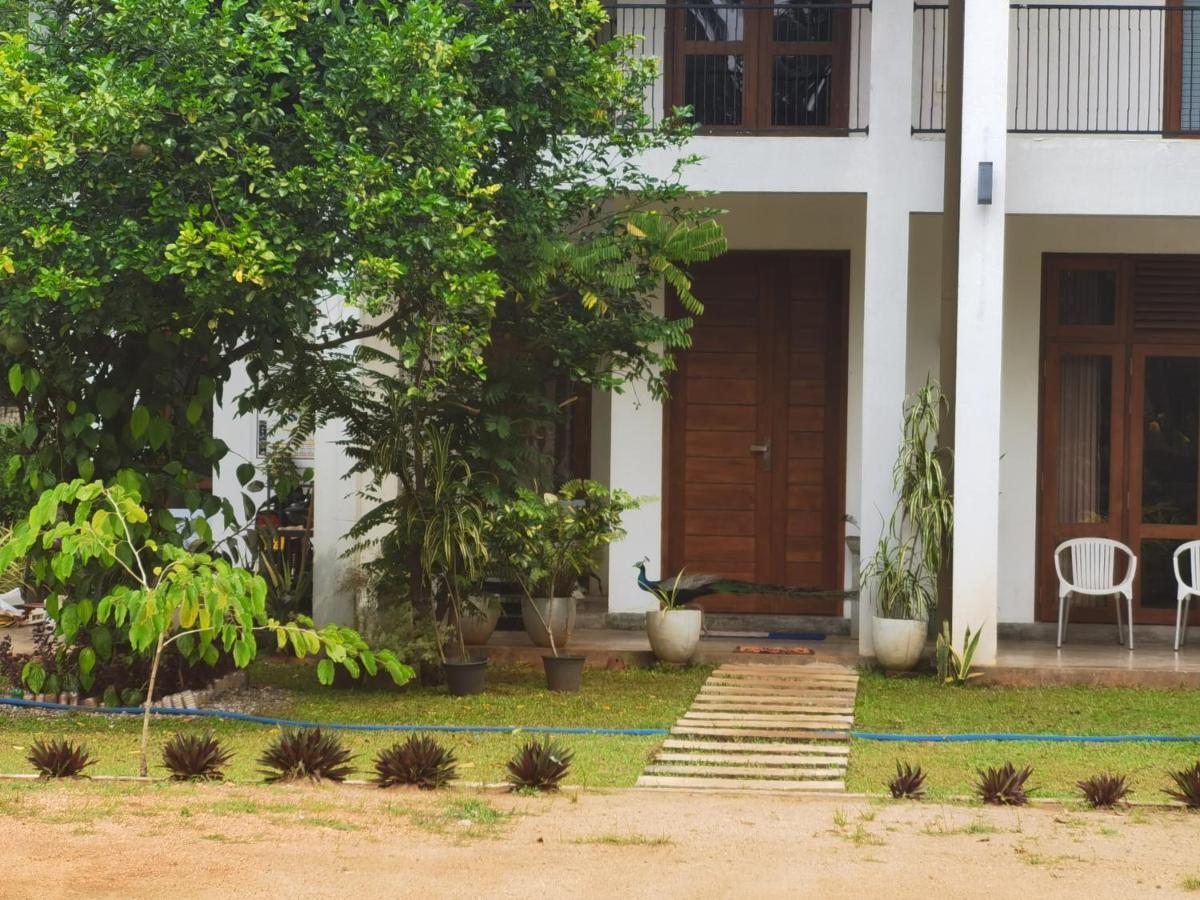 Ruwinsons Canal Garden Anuradhapura Buitenkant foto