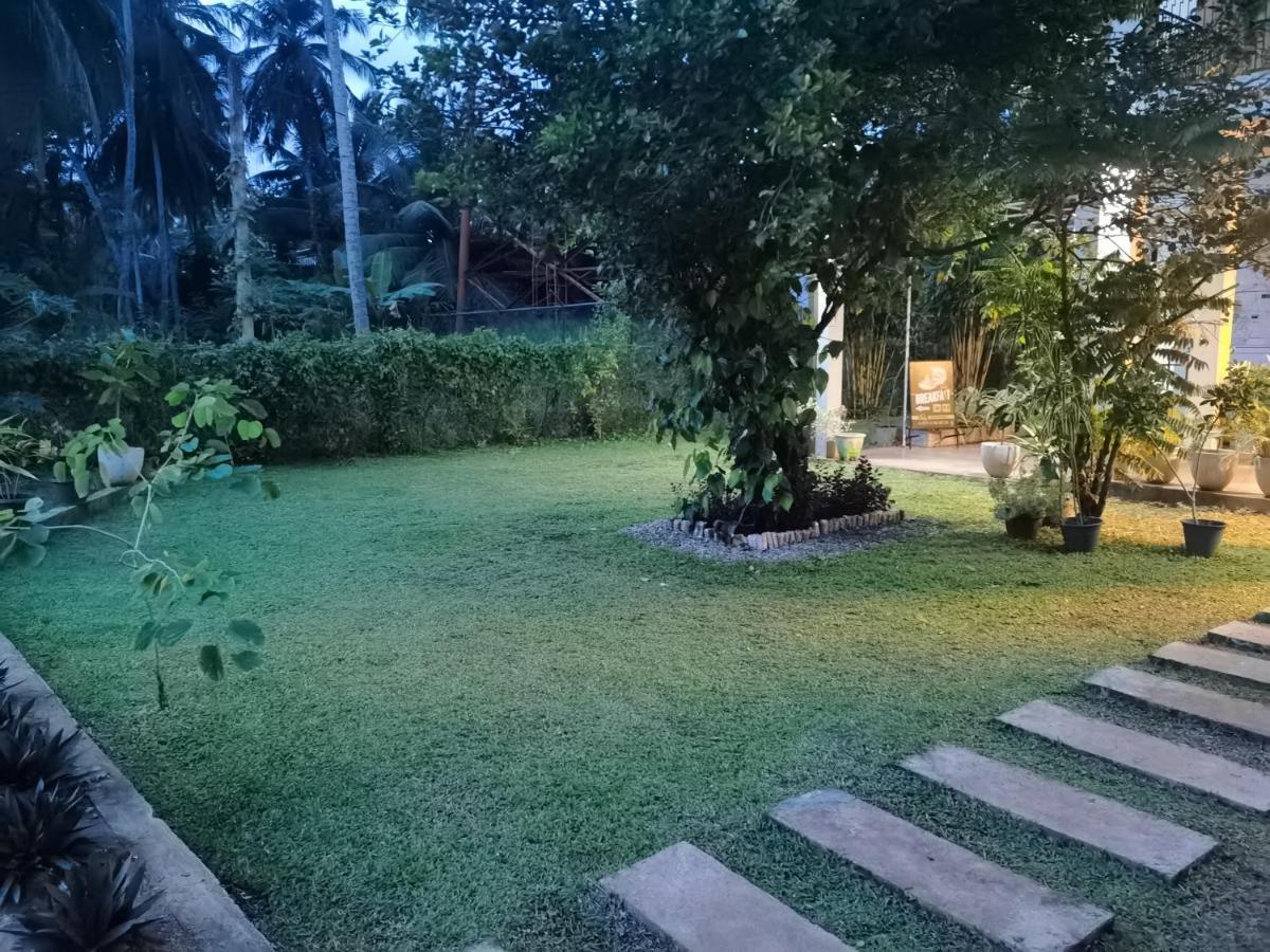 Ruwinsons Canal Garden Anuradhapura Buitenkant foto